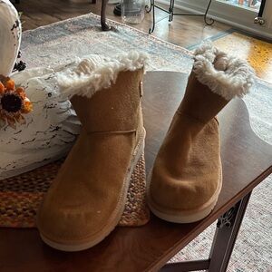 Koolaburra by Uggs Tan Women’s Fur boots size 10